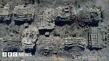 Gaza neighbourhood flattened and hospital told to evacuate