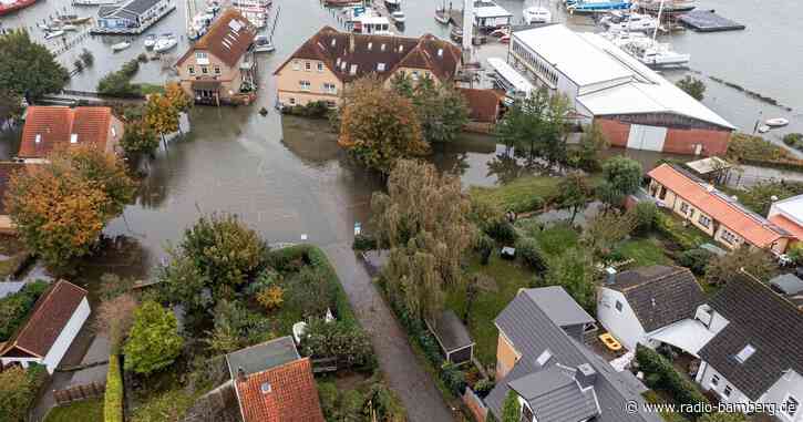 Großes Aufräumen nach Sturmflut mit Millionen-Schäden