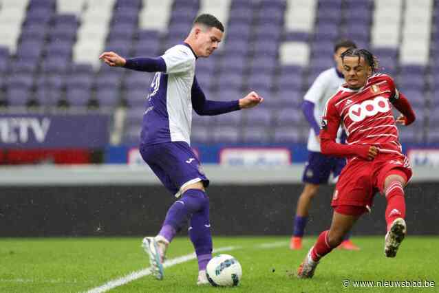 Robbie Ure scoort voor tweede week op rij en loodst RSCA Futures naar winst in kleine Clasico: “Ik wil plaatsnemen in het rijtje van grote Anderlecht-spitsen”