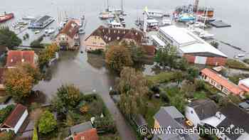 Großes Aufräumen nach Sturmflut mit Millionen-Schäden