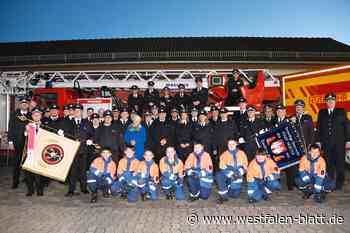145 Jahre Feuerwehr Höxter: Festakt mit Fahnenweihe