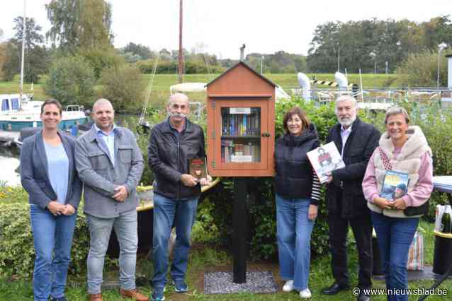 “Alleen op onze boot vind ik rust om te lezen, thuis zie ik overal werk liggen”: jachthaven ideale locatie voor boekenruilkast