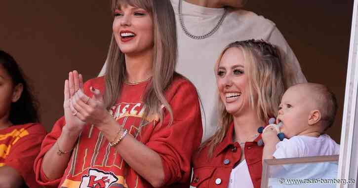 Freundschaftsband und Choreo: Swift wieder bei den Chiefs