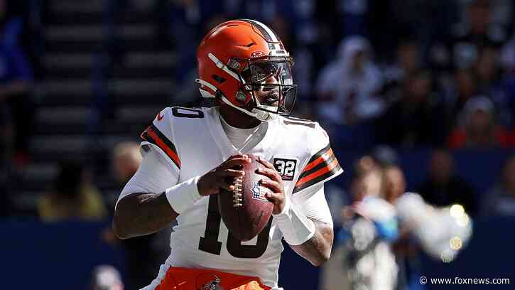 Browns' PJ Walker leads controversial game-winning drive to defeat Colts on the road