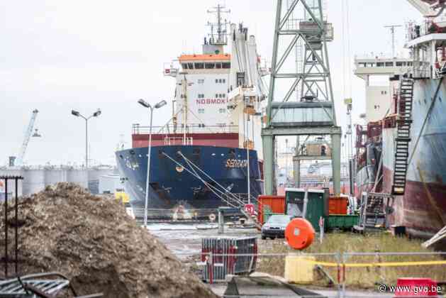 Bemanning niet betaald en waslijst aan inbreuken: Algerijns staatsschip ligt al 20 maanden aan ketting in Antwerpse haven