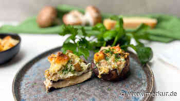 Gefüllte Champignons mit Schmand und Käse zaubern herbstlichen Genuss auf den Teller