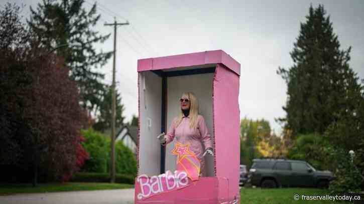 ‘Adding some weirdness’ to their day, Vancouver woman surprises drivers with costumes