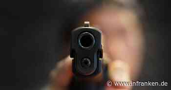 Kitzingen: Mit Waffe bedroht? Autofahrerin wendet sich an Polizei