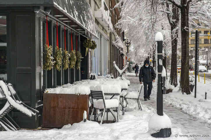 NWS predicts warmer, wetter winter — but Farmers Almanac sees snow