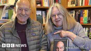 Sir Patrick Stewart makes surprise Woodstock Bookshop visit