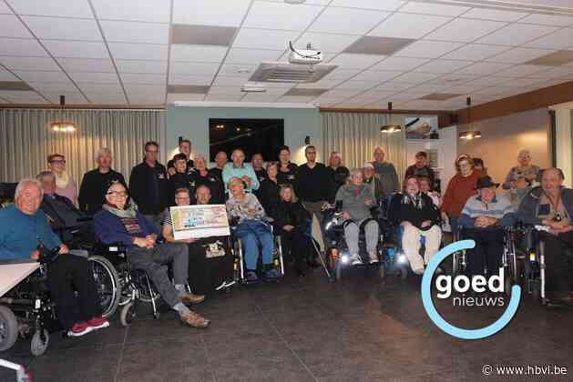 Jarige Streetbikers doneren cheque van 4.000 euro aan De Klimroos