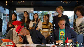 Aspettando Viva Rai2, Fiorello ironizza: "Calcutta in via Asiago? I condomini si sono lamentati"