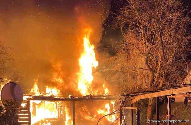 FW Hannover: Laubenbrand in Hannover-Herrenhausen In der Kleingartenkolonie "Berggarten" im Stadtteil Herrenhausen brannte ein Gartenhaus nahezu vollständig aus. Personen wurden nicht verletzt.