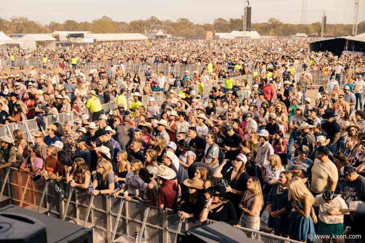 Texas music festivalgoers see hourslong traffic, water shortage