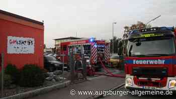 Feuer bricht in Auto-Werkstatt in Oberhausen aus