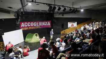 Un corteo contro lo sgombero di Spin Time. Il Pd aderisce, la destra attacca