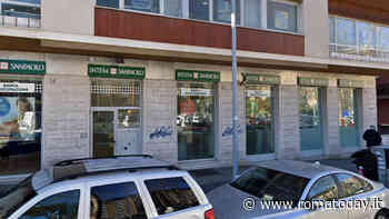 Caricano cassaforte della banca sull'auto, ma il colpo fallisce: banda della spaccata a mani vuote