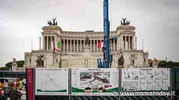 Caos traffico a piazza Venezia, vertice in Campidoglio per migliorare la viabilità
