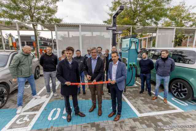 Delhaize installeert 1.200 snelladers op parkings supermarkten, Kasterlee bijt de spits af: “Laadpunten zijn voor iedereen beschikbaar”