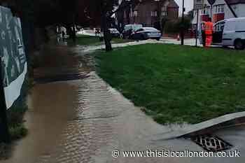 Dad brands Thames Water 'a joke' over Eltham water supply