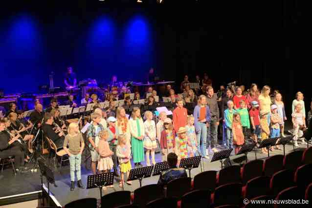 Musikalo griezelt op het podium van De Ploter