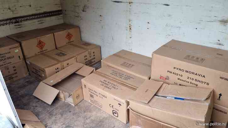 Zevenbergen - Politie vindt ruim 400 kilo professioneel vuurwerk na anonieme tip