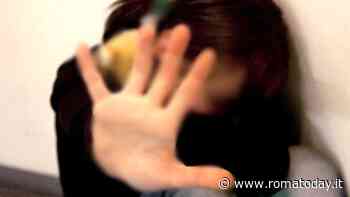 Violenta la ex moglie e la picchia, lei scappa per le scale del palazzo