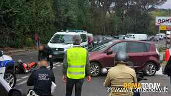 Incidente a Roma Nord: si scontrano auto e scooter, 18enne in ospedale