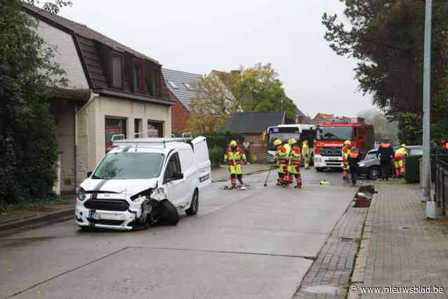 Twee gewonden na ongeval waarbij drie wagens betrokken raakten