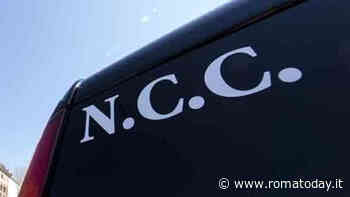 Autista Ncc derubato dello smartphone mentre scarica le valigie dei clienti