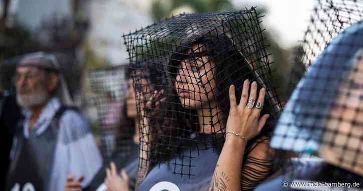 Angehörige deutscher Hamas-Geiseln protestieren in Tel Aviv