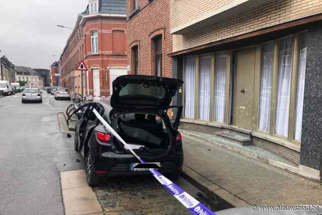 “Het was een onhandigheidje van de bestuurder”: auto ontploft en beschadigt twee huizen