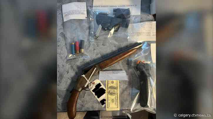 RCMP search for suspect in Didsbury, Alta. leads to hold and secure in local schools