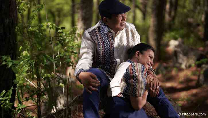 Learn How to Use Flash to Light an Engagement Portrait With This Tutorial