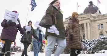Many Saskatchewan nurses, supporters rally in Regina park amid staffing crisis