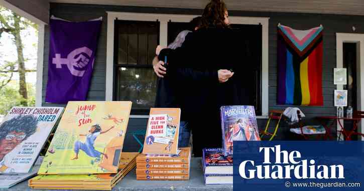 Penguin Random House launches high schoolers’ award to combat book bans