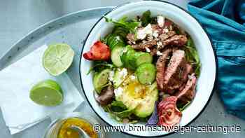 Rindersteak-Bowl mit Feta und Avocado