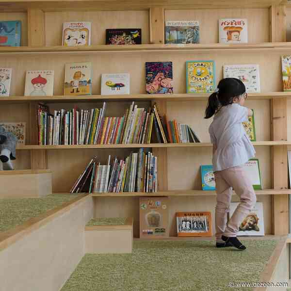 Yukawa Design Lab arranges Shirasagi Children's Library around playful wooden steps