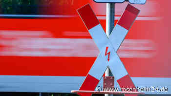 Unfall an Bahnübergang: Zugstrecke zwischen Tüßling und Altötting gesperrt