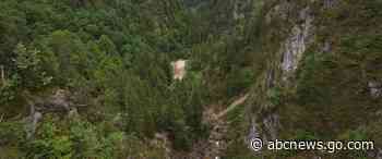 American indicted on murder charges over attack on 2 US tourists near German castle