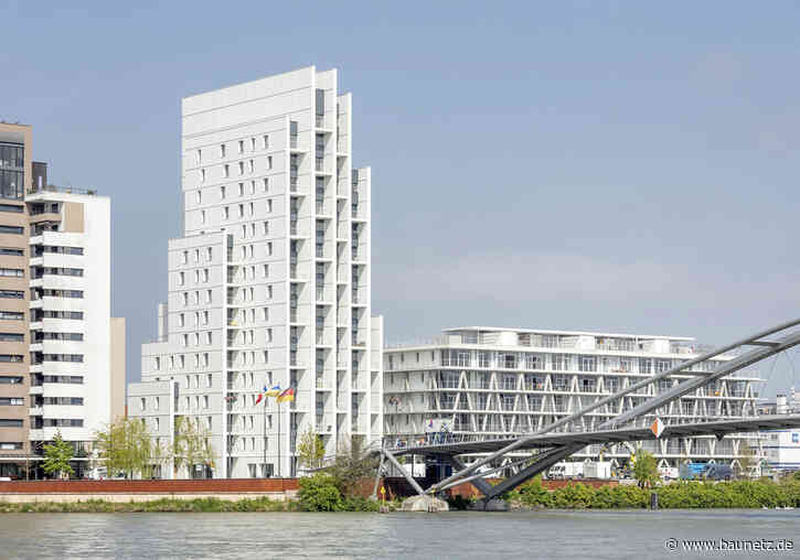 Ausblicke ins Dreiländereck
 - Wohnhochhaus in Huningue von Pietri Architectes