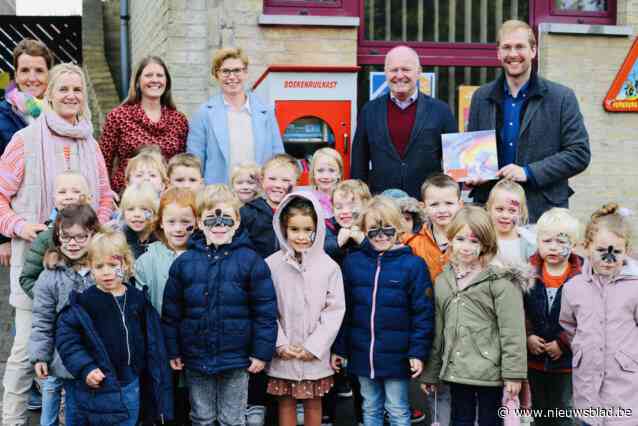 Basisschool neemt boekenruilkastje in gebruik: “Liefde voor lezen delen”