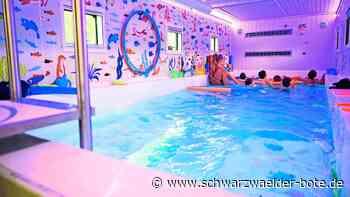 Hilfe beim Schwimmunterricht: In Neubulach macht ein fahrendes Hallenbad Station