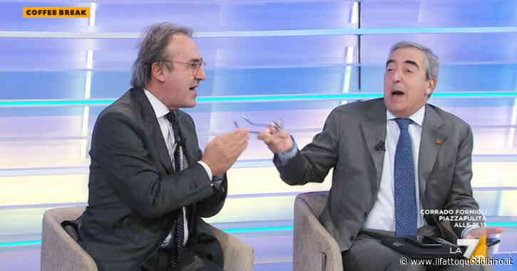 Lite Gasparri-Bonelli su La7. “Teppista, molestatore, stalker”. “Vergognati, chiedi scusa agli italiani”. E la regia fa suonare il gong