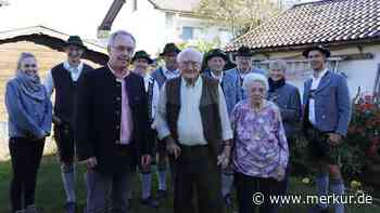Ein Ständchen zum Ehrentag: Iffeldorfer Friedrich Stoffl feiert 95. Geburtstag