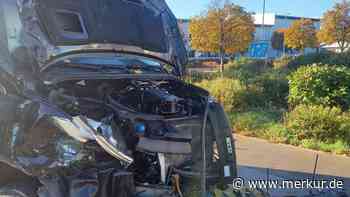 Folgenreicher Ausfahrunfall in Mindelheim: Zwei Verletzte und circa 26.000 Euro Gesamtschaden