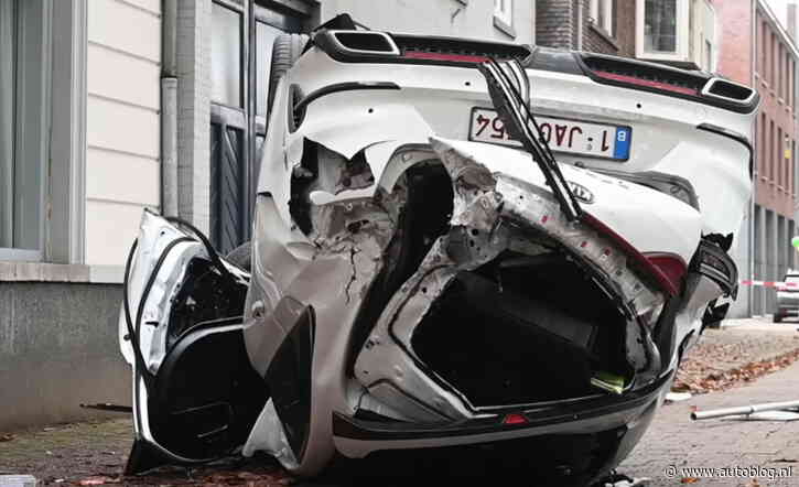 Kia maakt koprol tijdens politieachtervolging in Tilburg