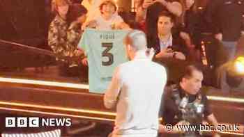 Shakira's ex and former footballer Gerard Pique falls off stage