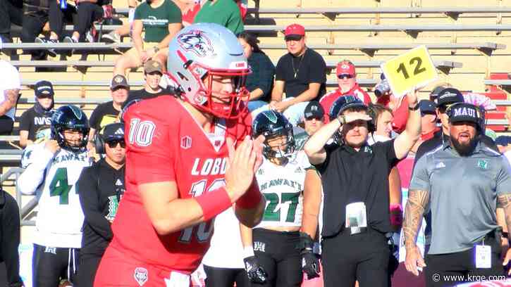UNM quarterback wins Manning award
