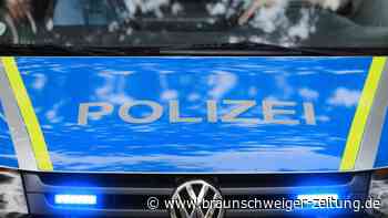 Tödlicher Unfall: Autofahrer kracht gegen Baum
